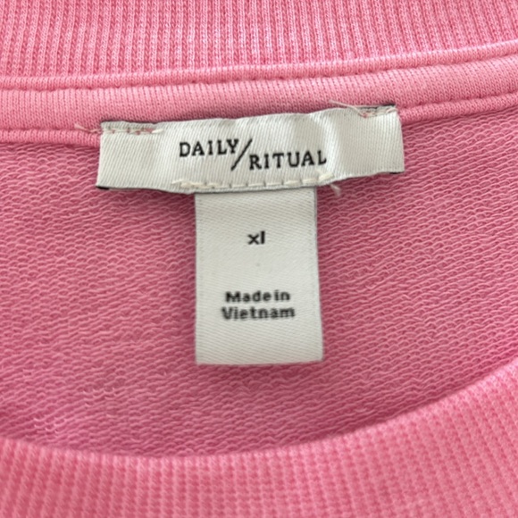 Very soft sweatshirt material,Slits on both sides at bottom. Crew neck - Picture 2 of 6